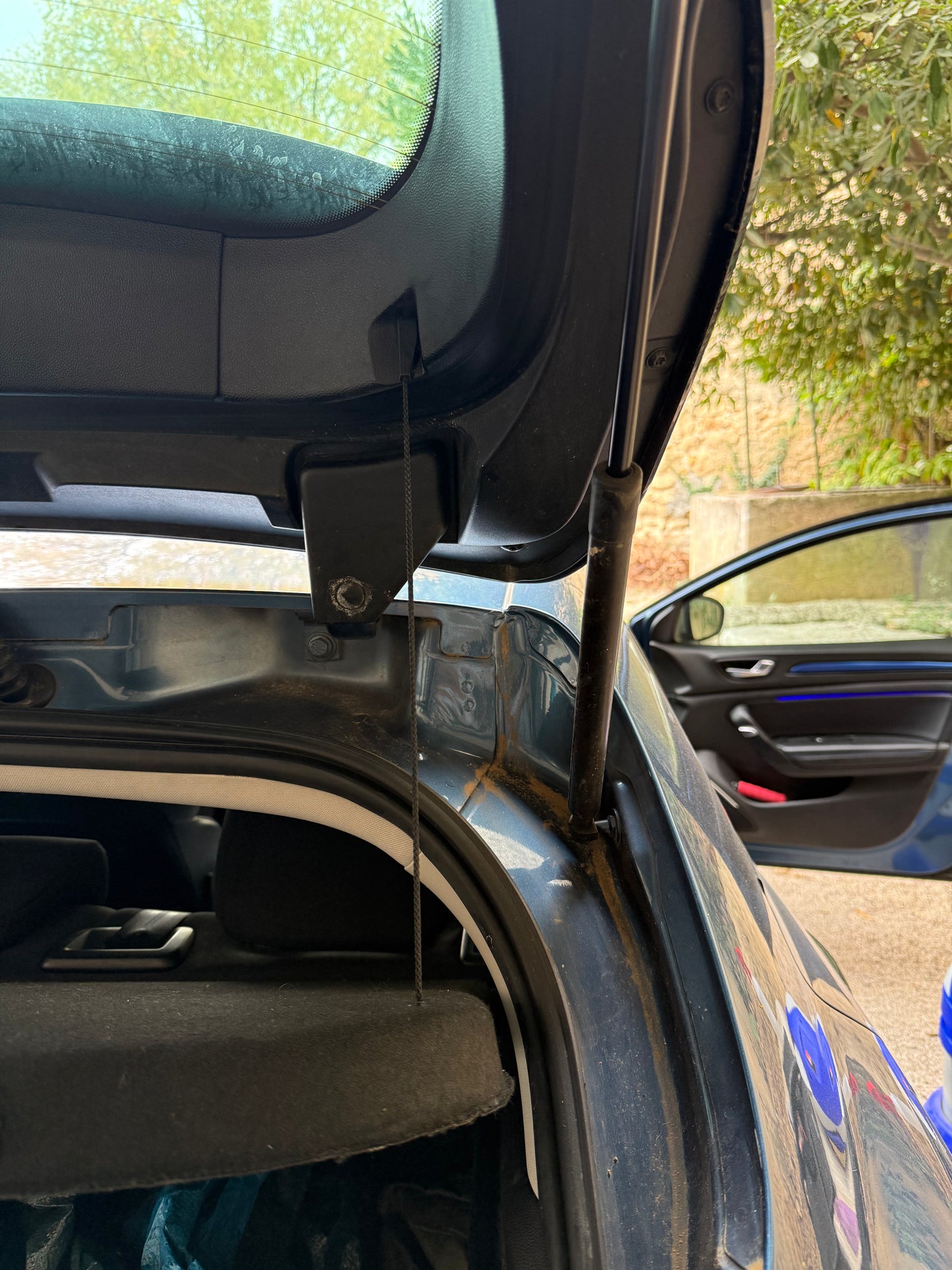 Nettoyage vapeur des contours de porte